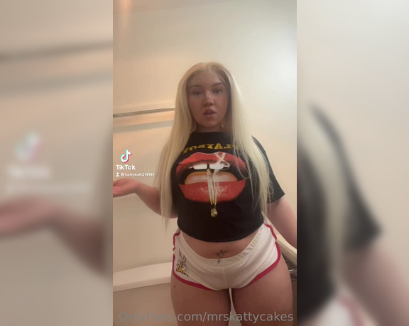 Mrs Kattycakes aka mrskattycakes OnlyFans - Are my TikTok’s sexy to you