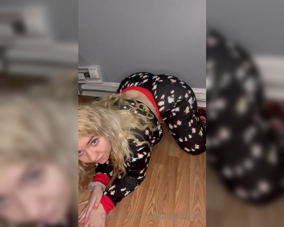 Mrs Kattycakes aka mrskattycakes OnlyFans - Are my Christmas Jammie’s cute