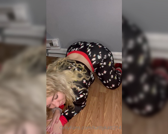 Mrs Kattycakes aka mrskattycakes OnlyFans - Are my Christmas Jammie’s cute