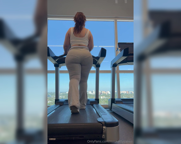 Mrs Kattycakes aka mrskattycakes OnlyFans - Wanna see me work out for you