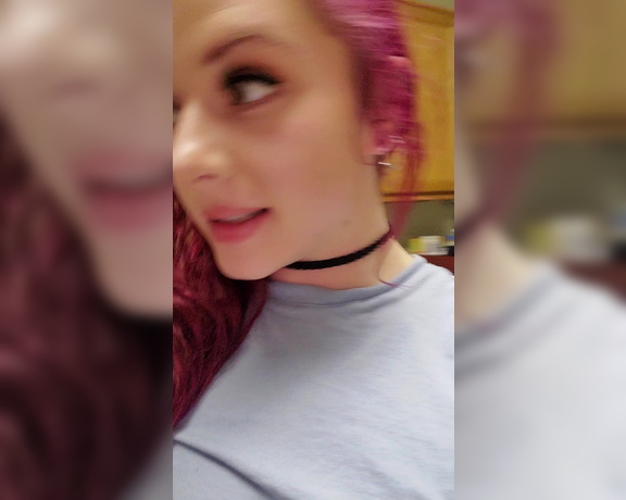 Ms Red aka vermilionvixen OnlyFans - Lmao just some care free booty shaking while I cook dinner