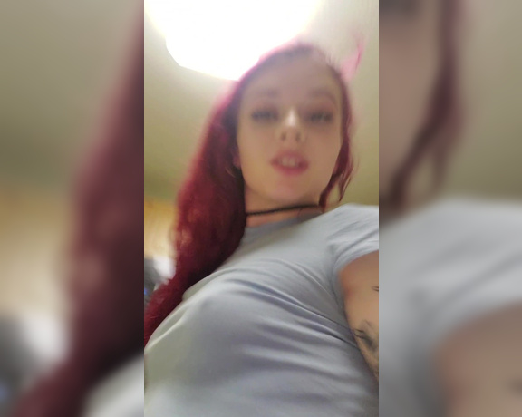 Ms Red aka vermilionvixen OnlyFans - Lmao just some care free booty shaking while I cook dinner