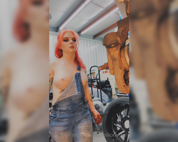 Ms Red aka vermilionvixen OnlyFans - Topless mechanic video enjoy!