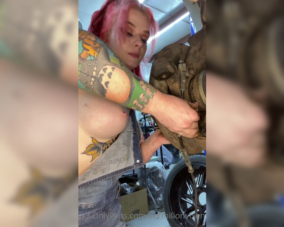 Ms Red aka vermilionvixen OnlyFans - Topless mechanic video enjoy!