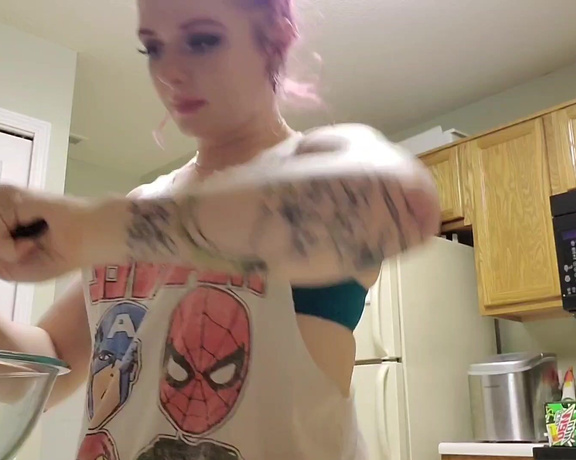 Ms Red aka vermilionvixen OnlyFans - Making keto egg bites for breakfast