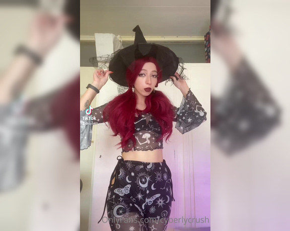 CyberlyCrush aka cyberlycrush OnlyFans - New porn tiktoks and new look It’s almost Halloween!