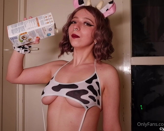 CyberlyCrush aka cyberlycrush OnlyFans - New Hot And Milky video Hot cow girl likes getting creampies! 2 creampies and play