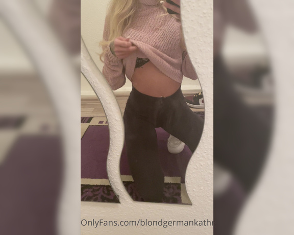 Petite_paulina aka petitepaulinaa OnlyFans Video 1847