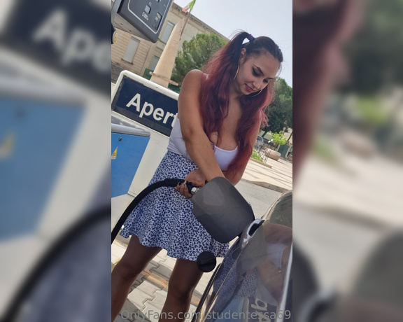 Studentessa aka studentessa69 OnlyFans - Andiamo a far il rifornimento