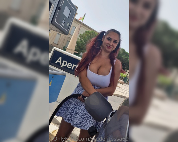 Studentessa aka studentessa69 OnlyFans - Andiamo a far il rifornimento