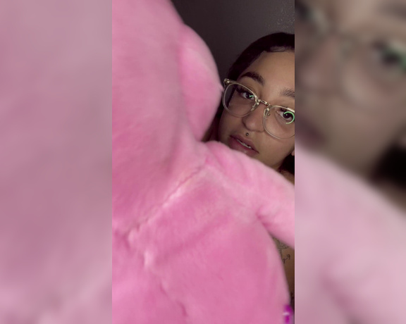 The Fart World aka thefartworld OnlyFans - Genesis Farting On Stuffed Toy! @vegashbic