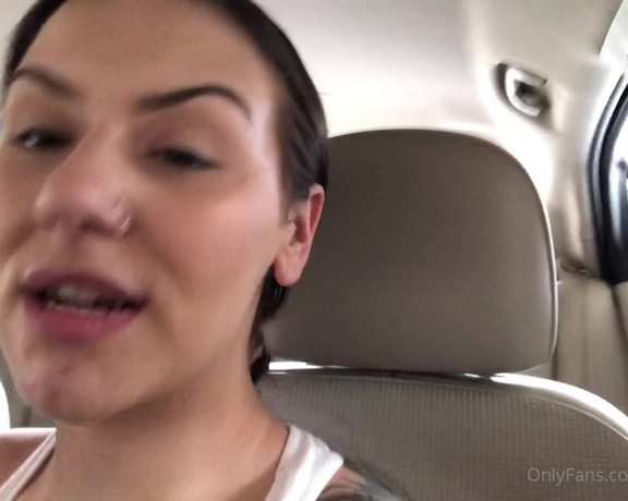 The Fart World aka thefartworld OnlyFans - Brooke Farting In Her Car! @abigailpeach