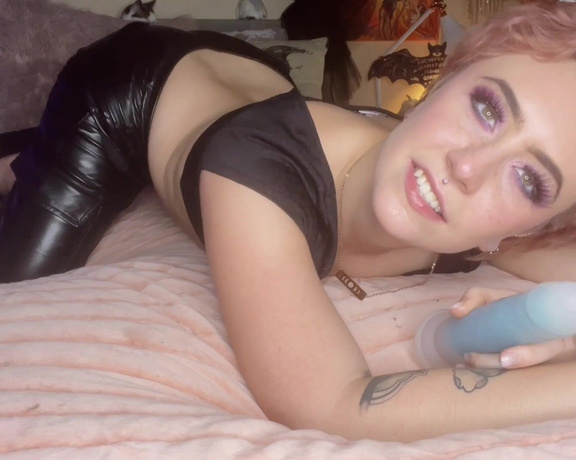 The Fart World aka thefartworld OnlyFans - Baily Farting With Blowjob And Leather Pants Custom! @cj kittycat