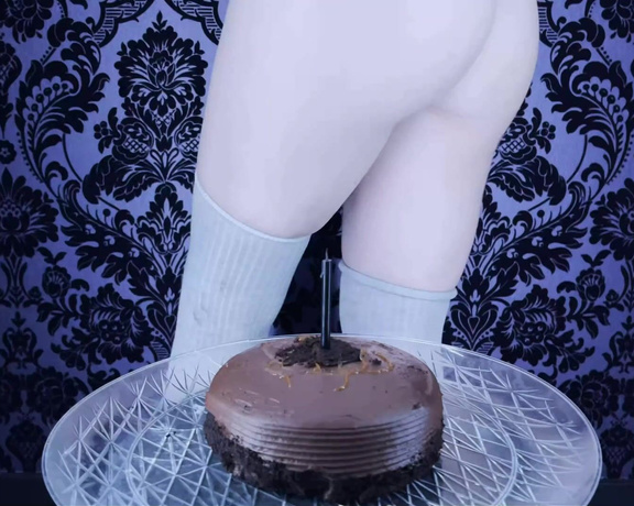 The Fart World aka thefartworld OnlyFans - Epic Cake Farts With Kitsy Vixen! Check Out Her Page For More! @kitsy vixen