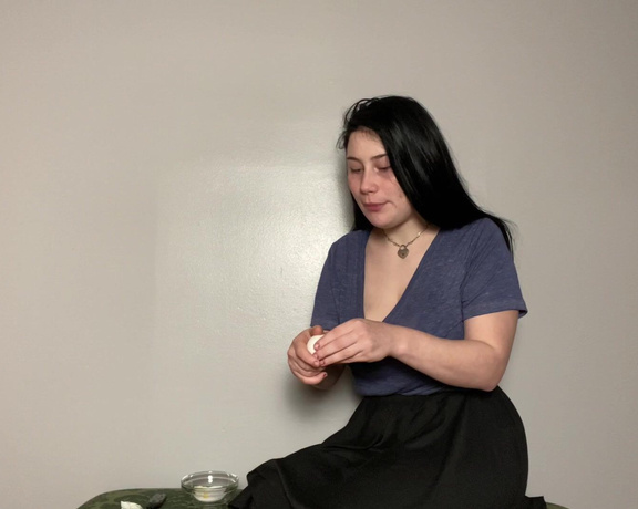 The Fart World aka thefartworld OnlyFans - Luna Farting And Eating Boiled Eggs! @lunasexyfartsreal