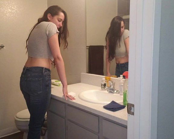 The Fart World aka thefartworld OnlyFans - Kyra Farting In Jeans While Cleaning! @realkyrarose