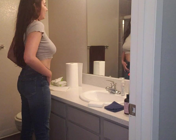 The Fart World aka thefartworld OnlyFans - Kyra Farting In Jeans While Cleaning! @realkyrarose