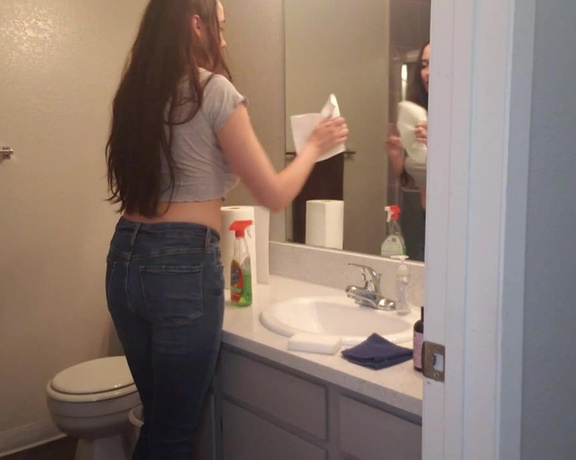 The Fart World aka thefartworld OnlyFans - Kyra Farting In Jeans While Cleaning! @realkyrarose