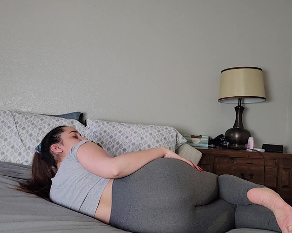 The Fart World aka thefartworld OnlyFans - Kyra Letting Out Some Massive Farts In Leggings! The sounds of some of those farts are