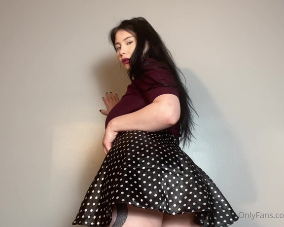 The Fart World aka thefartworld OnlyFans - Luna Farting And Moving Her Skirt! @lunasspectacle