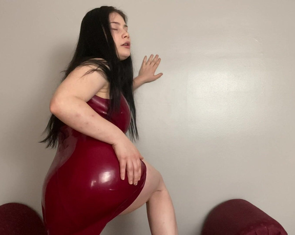 The Fart World aka thefartworld OnlyFans - Luna Farting In A Latex Dress! @lunasspectacle