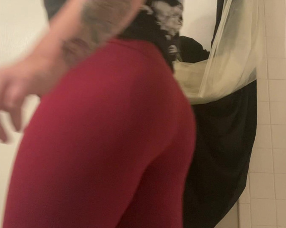 The Fart World aka thefartworld OnlyFans - Lexie With Some Insane Farts In Leggings! @gassylexi