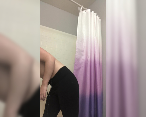 The Fart World aka thefartworld OnlyFans - Brooke Farting In The Shower! @abigailpeach