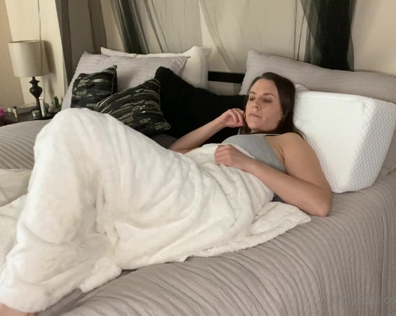 The Fart World aka thefartworld OnlyFans - Audrey Muffled Farts In Bed! @nextdoor dreamx