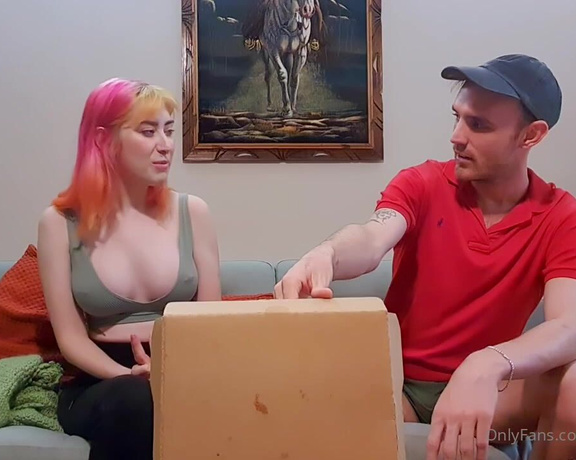 The Fart World aka thefartworld OnlyFans - Freya Farting For The Pizza Delivery Guy! Such a fun unique scenario!