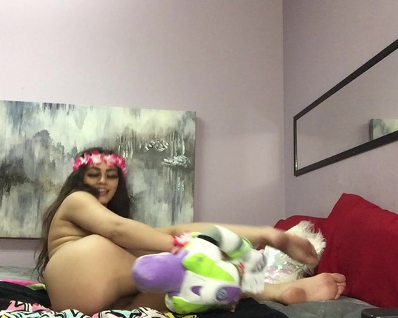 The Fart World aka thefartworld OnlyFans - Kaylee Farting On Buzz Lightyear! @phatkatkylie