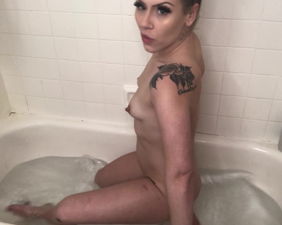 The Fart World aka thefartworld OnlyFans - Brooke Bathtub Farts! @abigailpeach