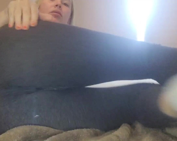 The Fart World aka thefartworld OnlyFans - Greta Ripping Some Long Farts In Leggings! @queenoffartsvip