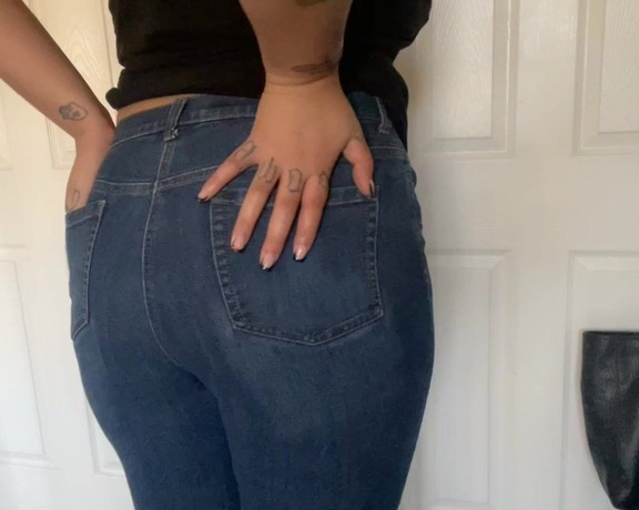 The Fart World aka thefartworld OnlyFans - Genesis Pulls Down Her Jeans And Farts In Your Face! @vegashbic