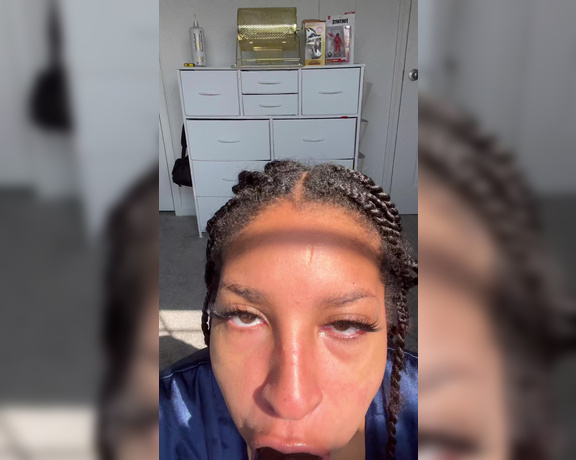 ManyVids - Foxybrown20 - Cross eyed dick suck