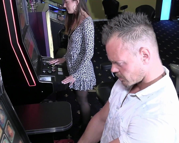 ManyVids - Gangbang Chief - Young Sub Lisa public blowbang in arcade