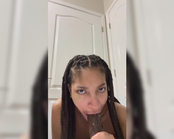 ManyVids - Foxybrown20 - Deepthroat dildo spit fetish