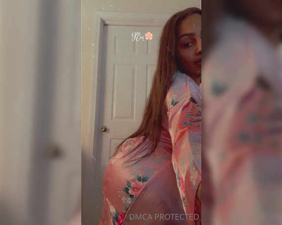 Pretti Yonna aka prettiyonna OnlyFans Video 4245