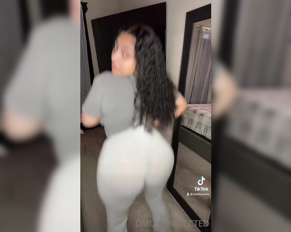 Pretti Yonna aka prettiyonna OnlyFans - What you think about this