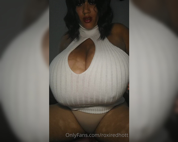 Roxi Red aka roxiredhott OnlyFans Video 2683