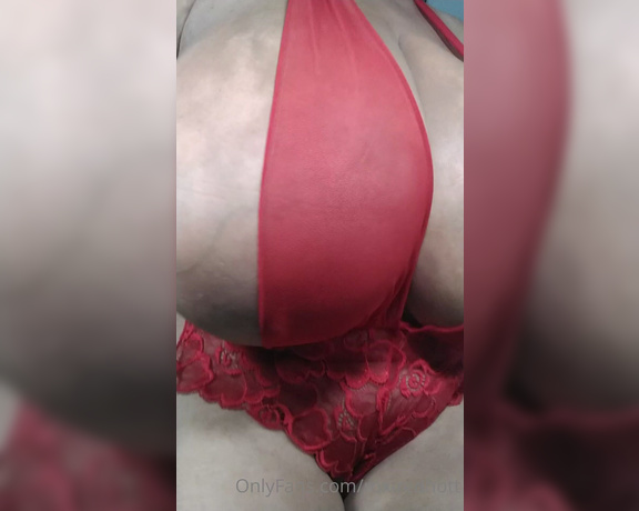 Roxi Red aka roxiredhott OnlyFans Video 7927