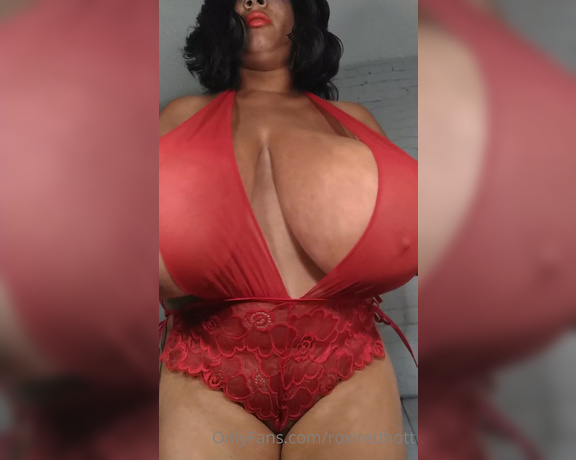 Roxi Red aka roxiredhott OnlyFans Video 7927