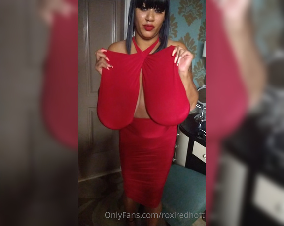 Roxi Red aka roxiredhott OnlyFans Video 4470