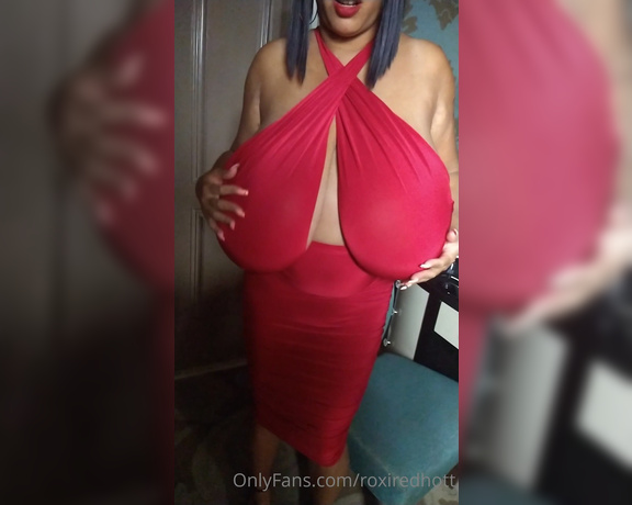 Roxi Red aka roxiredhott OnlyFans Video 4470