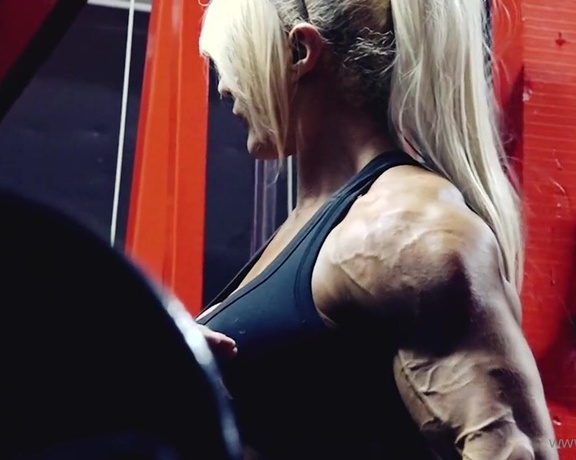 LisaXXXCross aka lisaxxxcross OnlyFans - On season promo video watching me train arms at the Napa Acadamy Just look at this