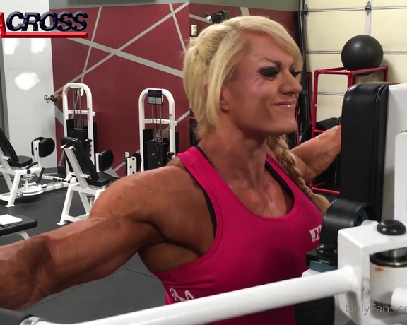 LisaXXXCross aka lisaxxxcross OnlyFans - Training shoulders with no carbs at the end of diet I much prefer my big off