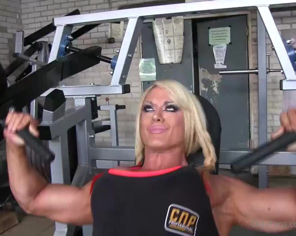 LisaXXXCross aka lisaxxxcross OnlyFans - Training chest in 2015