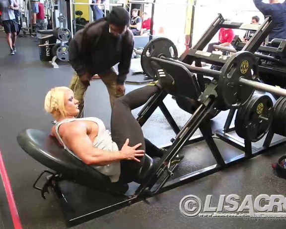 LisaXXXCross aka lisaxxxcross OnlyFans - Training with Charles Glass, Golds Gym, Muscle Beach,