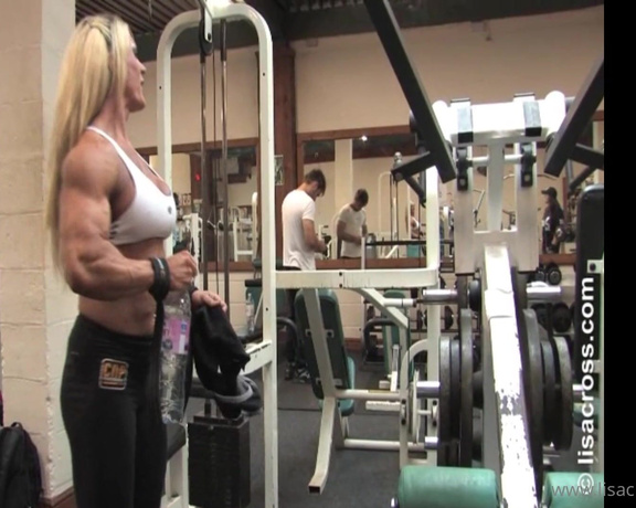 LisaXXXCross aka lisaxxxcross OnlyFans - Training big back