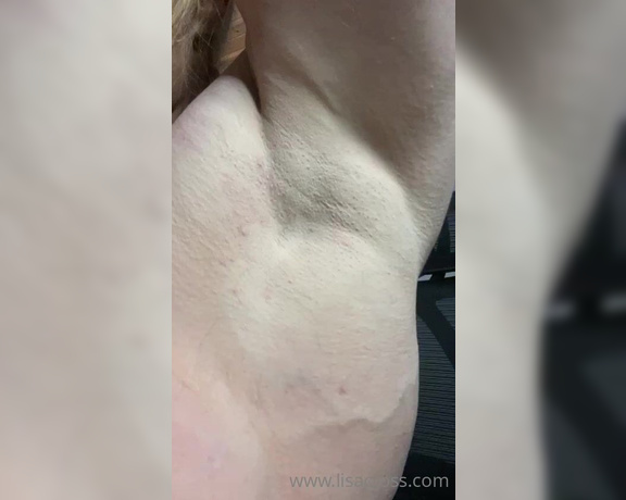 LisaXXXCross aka lisaxxxcross OnlyFans - Fresh Muscular Armpits Armpit fetish is real and Lisa has the perfect, freshly shaved armpits