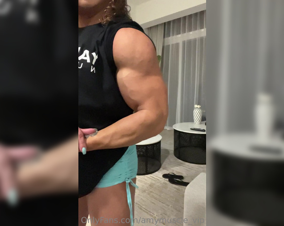 Amy Muscle VIP aka amymuscle_vip OnlyFans - What do you think of my massive biceps I think they are around 178 inches here